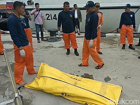 Mayat Pria Ditemukan Terapung di Teluk Jakarta