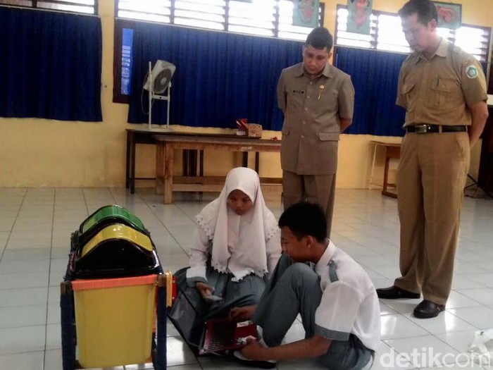 SMAN 1 Lamongan Peraih Emas Aplikasi Pendeteksi Tempat Sampah