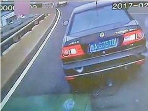 Ambulans Dihalangi Mobil, Korban Kecelakaan Meninggal