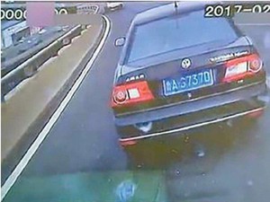 Ambulans Dihalangi Mobil, Korban Kecelakaan Meninggal