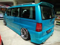 Biru Segar Mercedes Benz Viano Ambiente