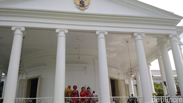 Batik dan Mutiara dari Iriana untuk Para Istri Kepala Negara