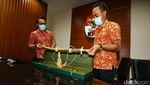 Polri Serahkan Pedang Emas ke KPK