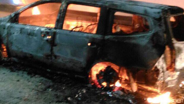 Mobil Terbakar di Jalan Raya Puncak, Pengemudi Tewas