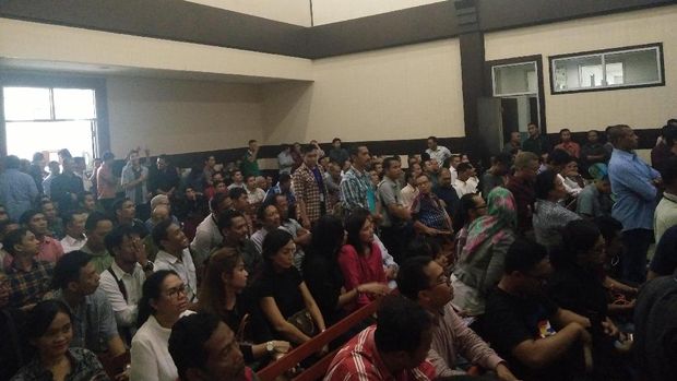 Divonis 5 Tahun Penjara, Ahmad Musadeq Dkk: Kita Pikir-pikir