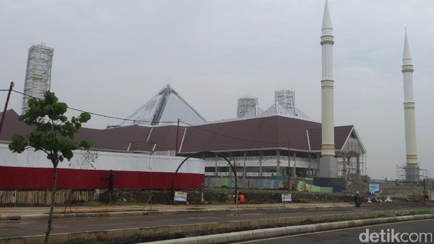 Masjid Raya Jakarta dibangun dengan konsep budaya Jakarta.