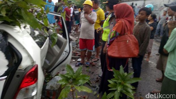 Ini Lokasi Pohon Tumbang akibat Hujan Disertai Angin di Surabaya