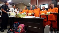 Kepala BNN Pusat, Komjen Pol Budi Waseso (Buwas), mengatakan penangkapan terhadap pelaku dilakukan dengan kerja sama mendapat informasi adanya barang masuk dari Taiwan Asal Tiongkok yang masuk ke Aceh melalui jalur laut Malaysia.