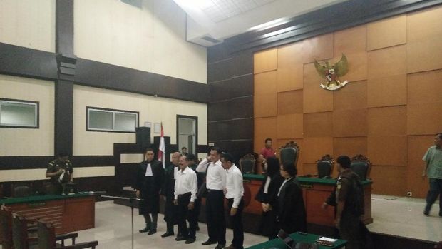 Ahmad Musadeq Divonis 5 Tahun Penjara, Istri Nangis Sesenggukan