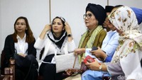 Pengujung yang menghadiri sidang ke-13 Ahok.