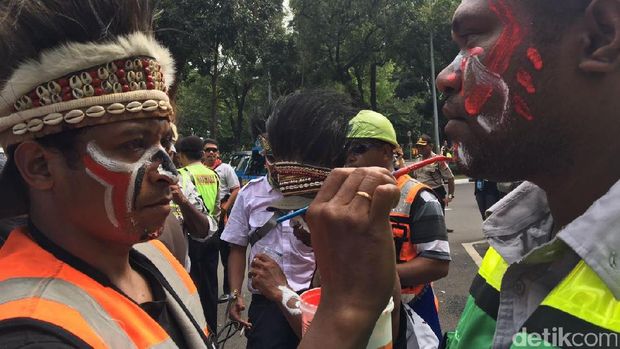 Jauh-jauh dari Mimika, Ratusan Karyawan Freeport Demo di Monas