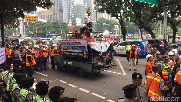 Jauh-jauh dari Mimika, Ratusan Karyawan Freeport Demo di Monas