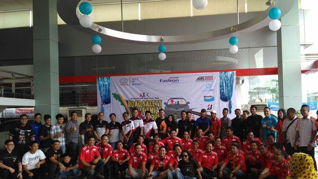 Komunitas Mobil Belajar <I>Defensive Driving</i>