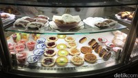 Beignet merupakan donut khas New Orleans. Selain beignet, traveler juga bisa menikmati kue lain yang tak kalah sedap (Angga/detikTravel)