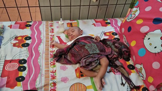 Bayi Efraim dititipkan keluarga ke panti.