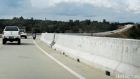 Tol ini digratiskan dulu agar masyarakat terbiasa menggunakan fasilitas jalan bebas hambatan tersebut. Dikhy Sasra/detikcom.