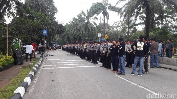 Massa Sidang Ahok Bubar, Lalin Depan Kementan Dibuka