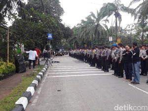 Massa Sidang Ahok Bubar, Lalin Depan Kementan Dibuka