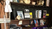 Area pernak-pernik tentu ini menarik dikunjungi setelah puas mengelilingi museum yang penuh dengan sejarah Voodoo (Angga/detikTravel)