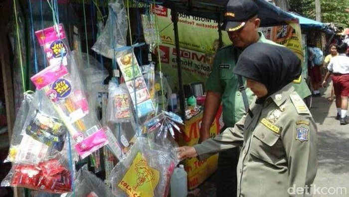 Hasil Uji Lab Permen Dot Negatif, Satpol PP Surabaya Setop Razia