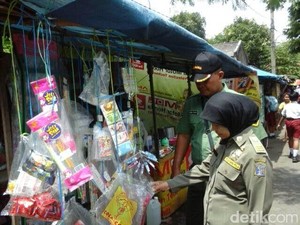 Hasil Uji Lab Permen Dot Negatif, Satpol PP Surabaya Setop Razia