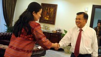 Jusuf Kalla menyambut kedatangan Puan Maharani di Kantor Wakil Presiden, Selasa (7/3/2017).