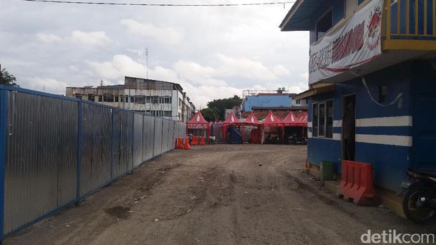 PKL Jalan Cengkeh Kota Tua Jakarta Barat minta kejelasan tempat