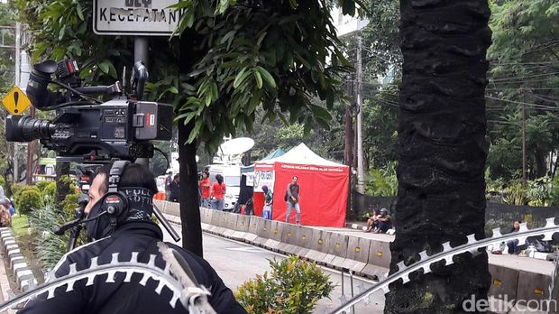 Massa Aksi 'Kawal Sidang Ahok' Mulai Berdatangan ke Depan Kementan
