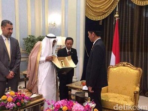 Saat Jokowi dan Para Menteri Dibuat Tertawa oleh Raja Salman