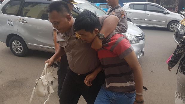 Andri merampas tas milik mahasiswi demi mengobati sakit sipilis yang dideritanya.