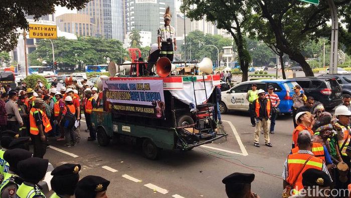 Demo karyawan Freeport di Jakarta. Foto: Muhammad Idris Demo karyawan Freeport di Jakarta. Foto: Muhammad Idris