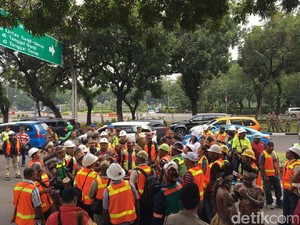 Jauh-jauh dari Mimika, Ratusan Karyawan Freeport Demo di Monas