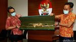Polri Serahkan Pedang Emas ke KPK