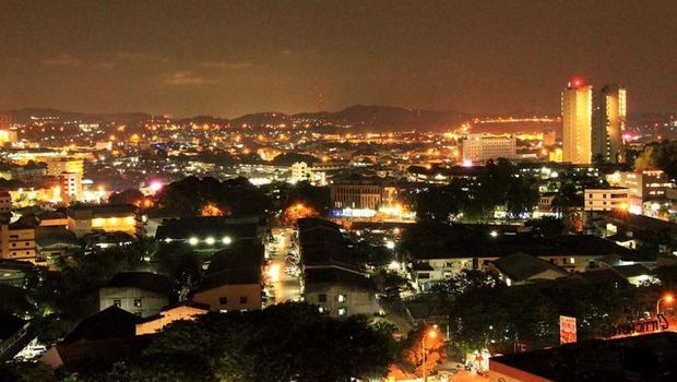 Kota Batam dari Bukit Seraya