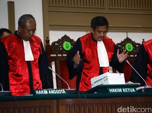 Sidang Pemeriksaan Ahok sebagai Terdakwa Dimulai
