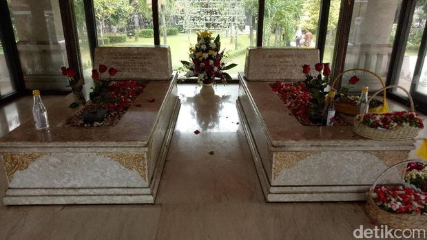 Hari Pertama Kampanye Putaran 2, Anies Ziarah Bareng Putri Bung Hatta