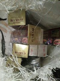 Sembunyi di Kamar Mandi, Pencuri Sekarung Rokok ini Ditangkap