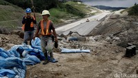 Sampai hari ini pengerjaan konstruksi proyek jalan Tol Trans Sumatera Bakauheni-Terbanggi Besar sepanjang 140 kilometer (km) mencapai sekitar 20%.