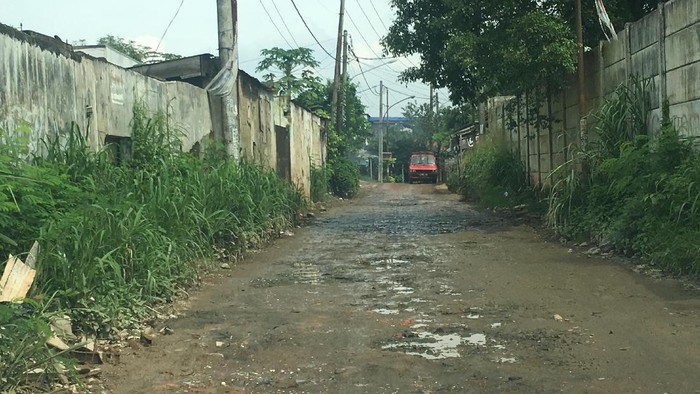 Jalan Ini Rusak Parah, Belum Ada Perhatian dari Pemkot Depok