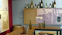 Di ruangan ini, juga tercantum sejarah panjang perkebunan anggur dan pabrik wine Audrey Wilkinson. Asal tahu saja, perkebunan ini sudah ada sejak era tahun 1900-an dan sudah terkenal sebagai salah satu penghasil wine terbaik di kawasan Hunter Valley (Wahyu/detikTravel)