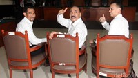 Dalam persidangan ini majelis hakim meyakini ketiganya bersalah melakukan tindak pidana makar dan penodaan agama.
