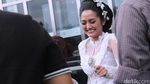 Lho, Siti Badriah tampil dengan Gaun Pengantin