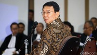 Sidang dugaan penistaan agama oleh Basuki Tjahaja Purnama (Ahok) kembali dilanjutkan hari di auditorium Kementerian Pertanian (Kementan), Jalan RM Harsono, Jakarta Selatan, Selasa (7/3/2017).