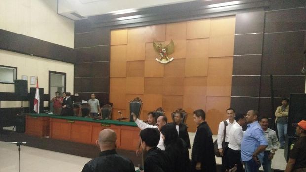 Divonis 5 Tahun Penjara, Ahmad Musadeq Dkk: Kita Pikir-pikir