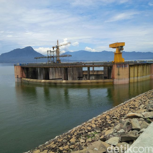 Tinggi Muka Air Waduk  Jatiluhur  2 Meter dari Batas Status 