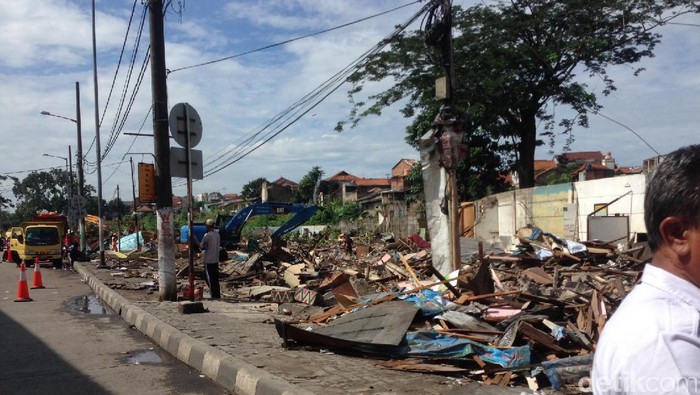 Pemkot Jaktim Tata Ulang PKL di Terminal Kampung Rambutan