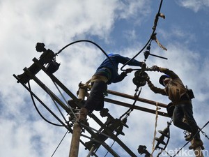 Jelang Ramadan, Dua Desa di Riau dan Kepri Tersambung Listrik