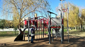 Potret taman di sudut Barcelona terekam apik. (Foto: Oppo)