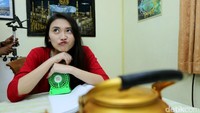 Mereka selalu menjenguknya tiap Minggu.