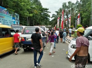 Polisi Buru Sopir Angkot Penabrak Ojek Online yang Viral di Medsos